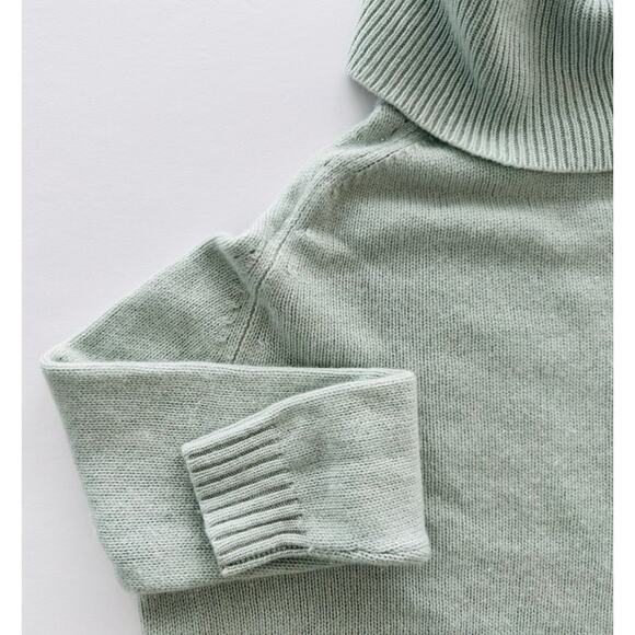 Allude Cashmere Sweater Turtleneck Green Boxy Size Small 100% Cashmere - Picture 2 of 7